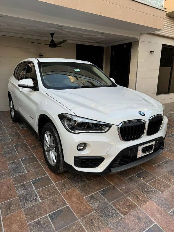 BMW X1 2017  s drive 18i panoramic roof 1