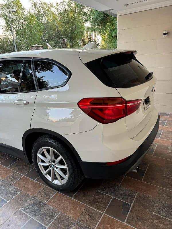 BMW X1 2017  s drive 18i panoramic roof 4