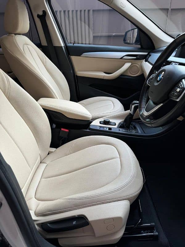 BMW X1 2017  s drive 18i panoramic roof 7