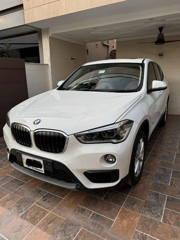 BMW X1 2017  s drive 18i panoramic roof 9