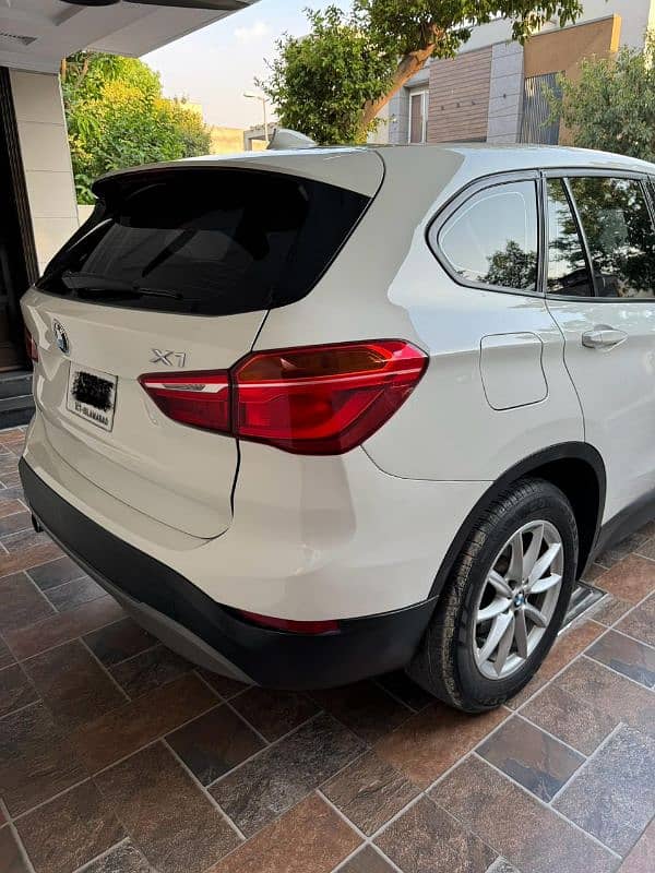 BMW X1 2017  s drive 18i panoramic roof 10