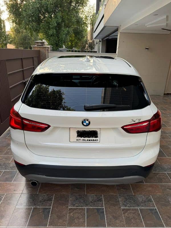 BMW X1 2017  s drive 18i panoramic roof 11