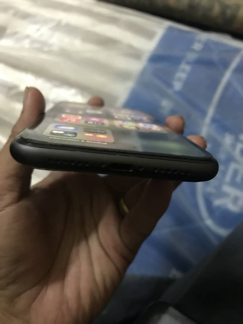 I phone11  jv 64gb 10by10 condition black colour original battery 100 1