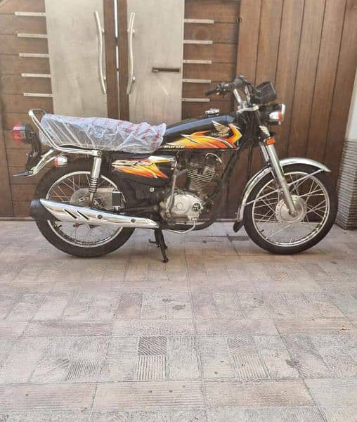 Honda CG 125 for sale. 03259930677 only WhatsApp on 0