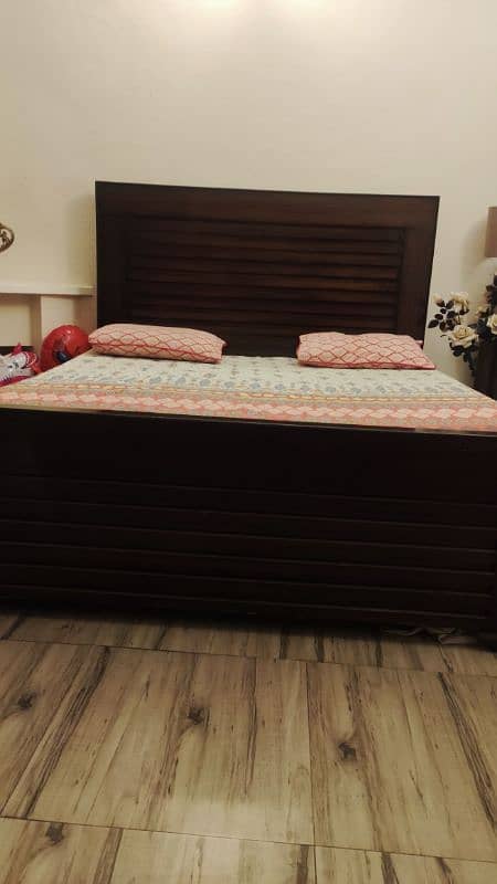 Bed Available For Sale 0