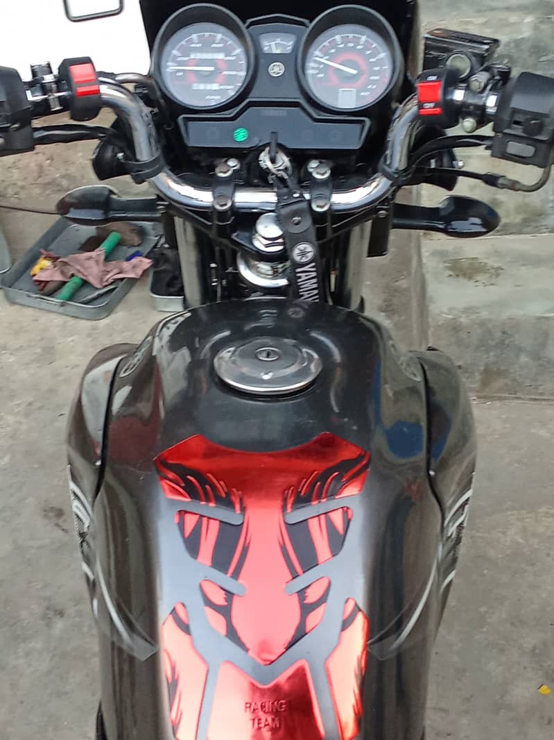 YBR 125  2015 Model Gray 0