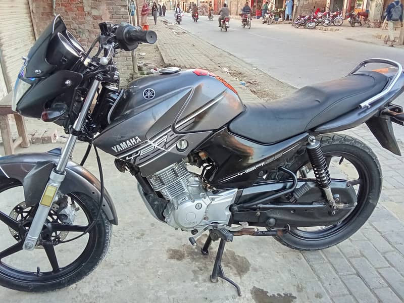 YBR 125  2015 Model Gray 4