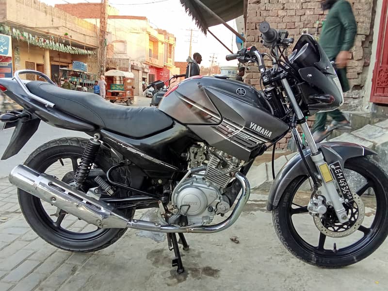 YBR 125  2015 Model Gray 15