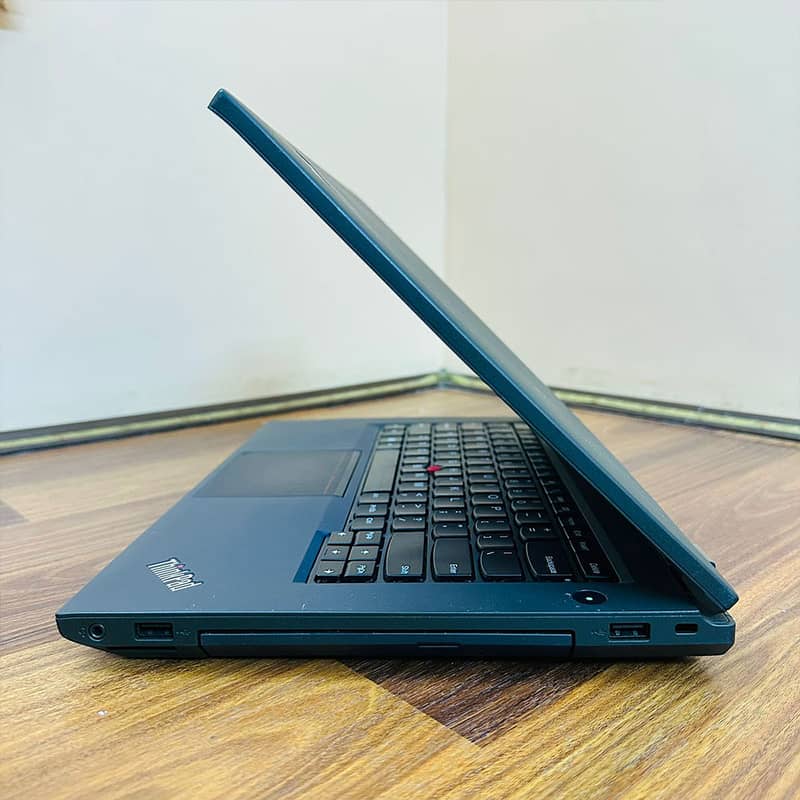 Lenovo ThinkPad T440 i5-4th Gen >Graphic Processor : Intel HD Graphic 3