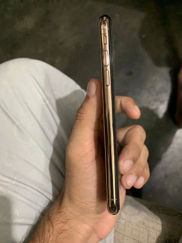 iphone xs 4