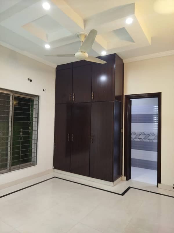 10 Marla House For Rent In Bahria Town Lahore. 4