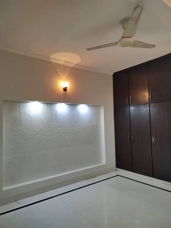 10 Marla House For Rent In Bahria Town Lahore. 6