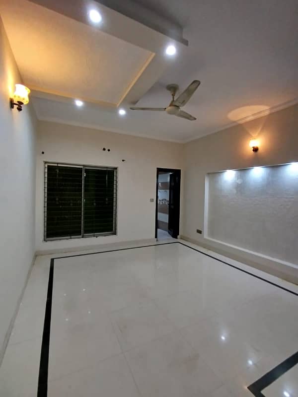 10 Marla House For Rent In Bahria Town Lahore. 7