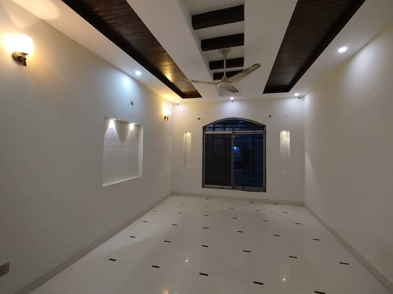 10 Marla House For Rent In Bahria Town Lahore. 10