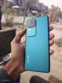 vivo v30 Lush Condition