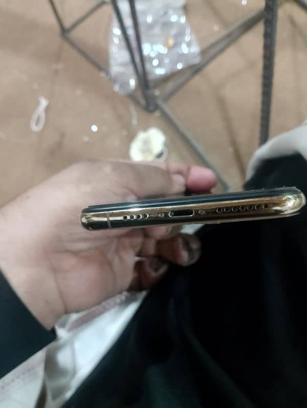 iPhone xs Max 4