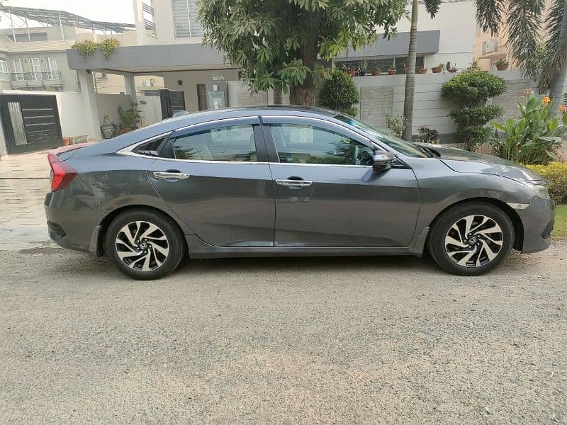 Honda Civic Oriel 2016 UG Full option 11