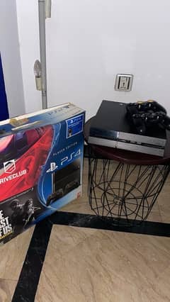 Ps4 fat 1200 series+2 controllers