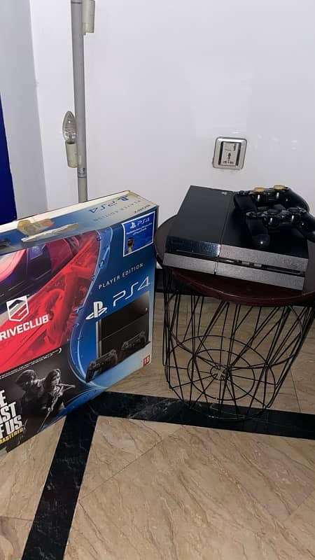 Ps4 fat 1200 series+2 controllers 0