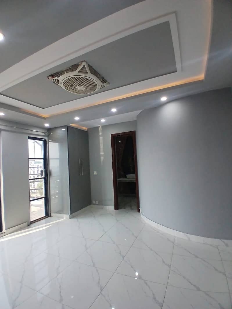 2 Bed Apartment For Rent In Bahria Town Lahore. 4