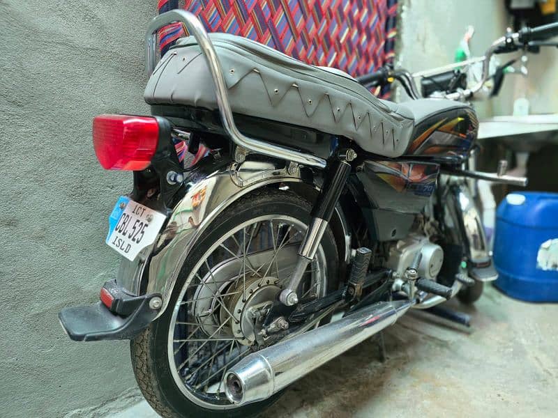 Bike Honda 70 cc 2022 model for sale. O33O-15-80-243 2