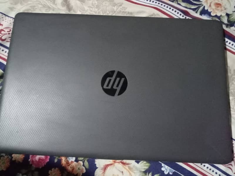 HP 15 with AMD Athlon 3050U With Radeon Graphics 5