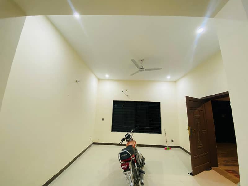 10 Marla beautiful House for RENT in bahria town phase 8 RWP 10