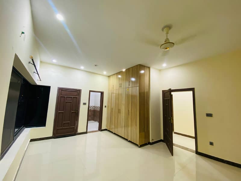 10 Marla beautiful House for RENT in bahria town phase 8 RWP 14