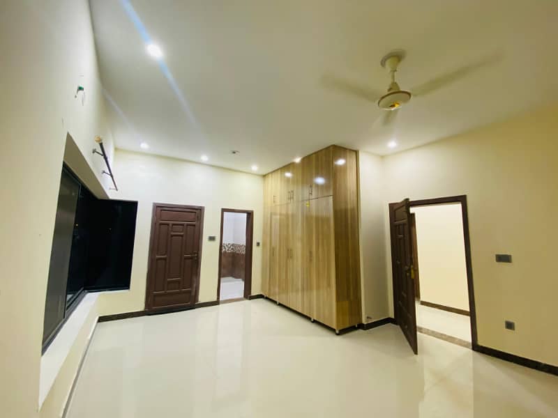 10 Marla beautiful House for RENT in bahria town phase 8 RWP 16