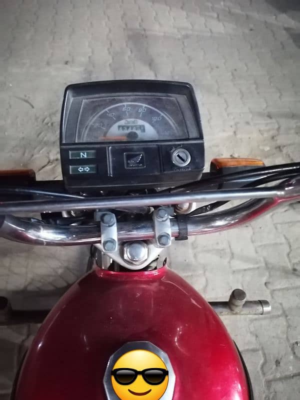 Honda CD70 one hand use 3