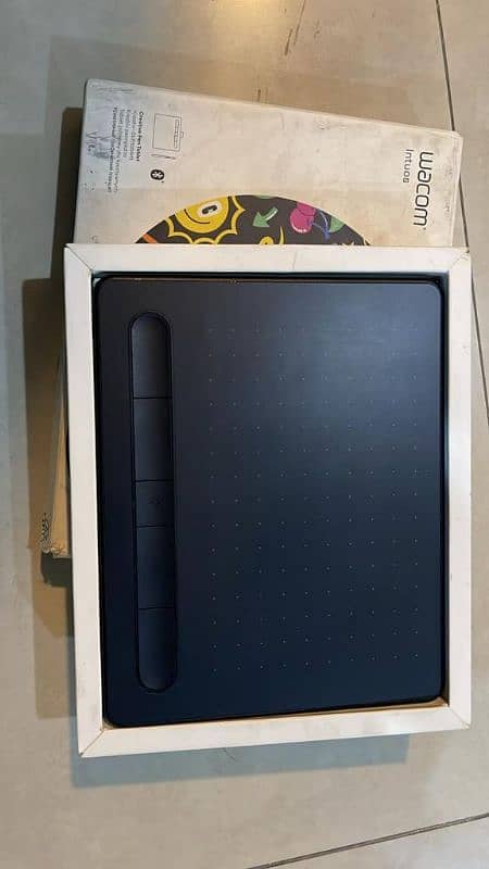 Wacom Intuos Wireless Drawing Graphics Tablet 1