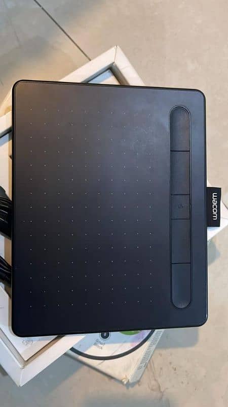 Wacom Intuos Wireless Drawing Graphics Tablet 2