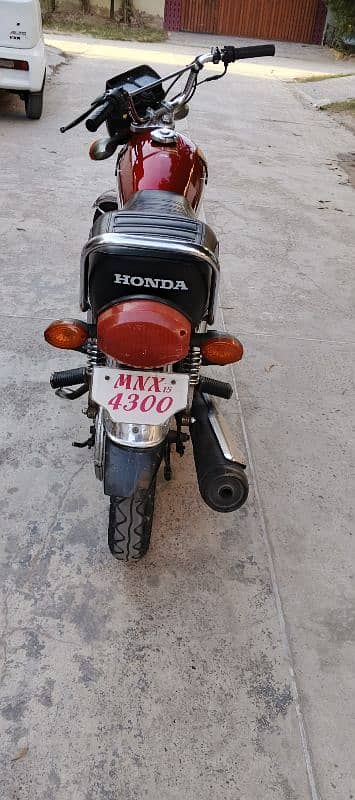 Honda 125 2015 Model Red 5