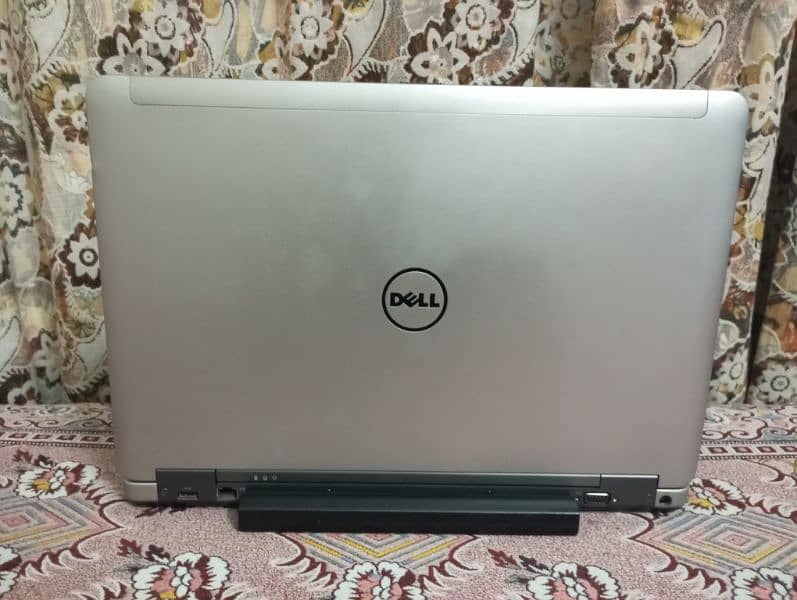 Dell latitude E6540 0