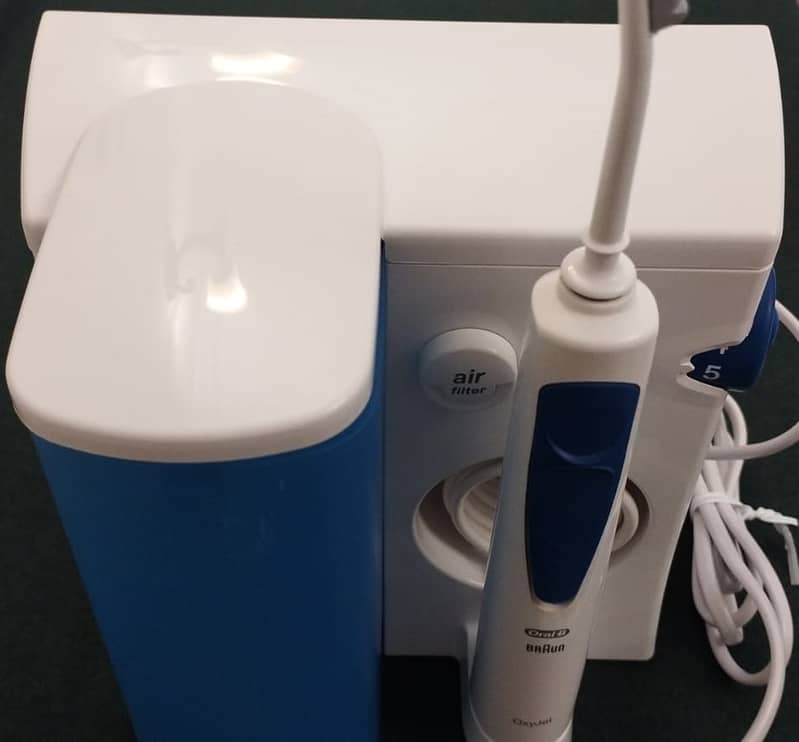 Water Flosser - Oral-B Health Center by Braun 1