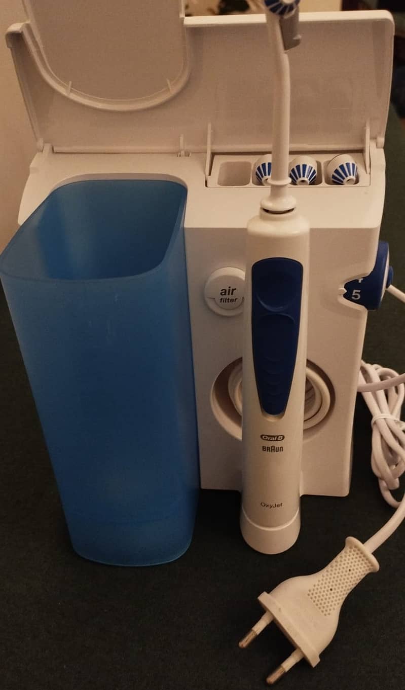 Water Flosser - Oral-B Health Center by Braun 2