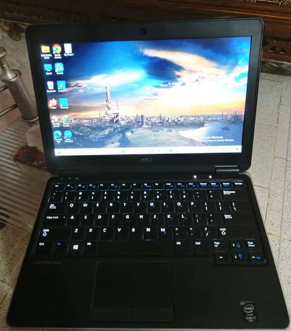 DELL LATITUDE E7240 0