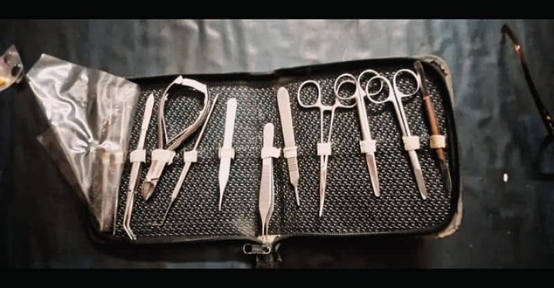 surgical instruments 0