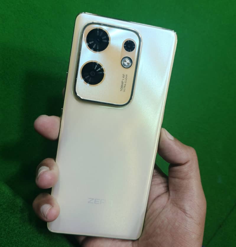 Infinix Zero 30 gold 2