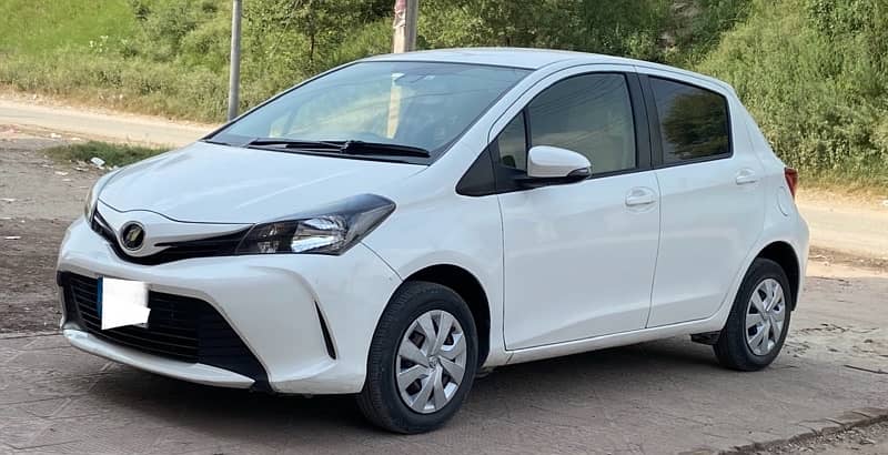 Toyota Vitz 2014 pearl white 1