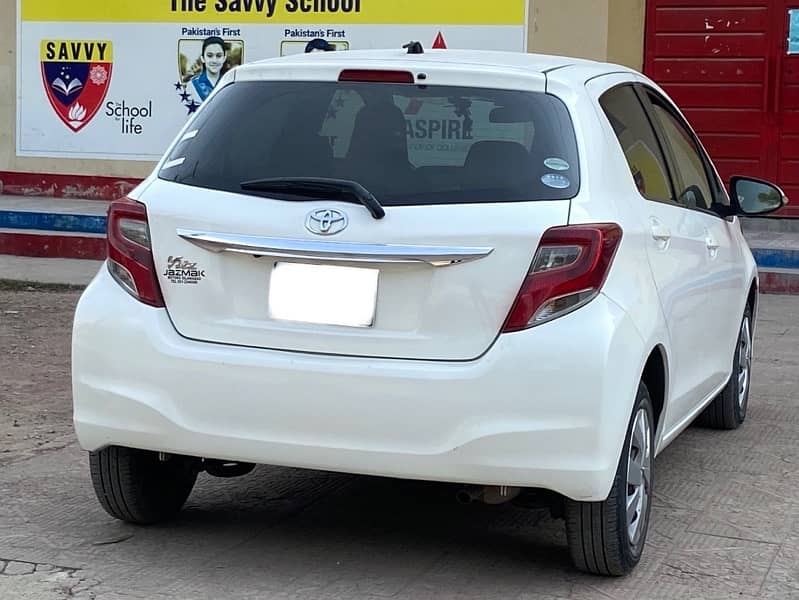 Toyota Vitz 2014 pearl white 3