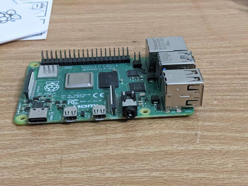 Raspberry Pi 4B 4GB - made in UK 3