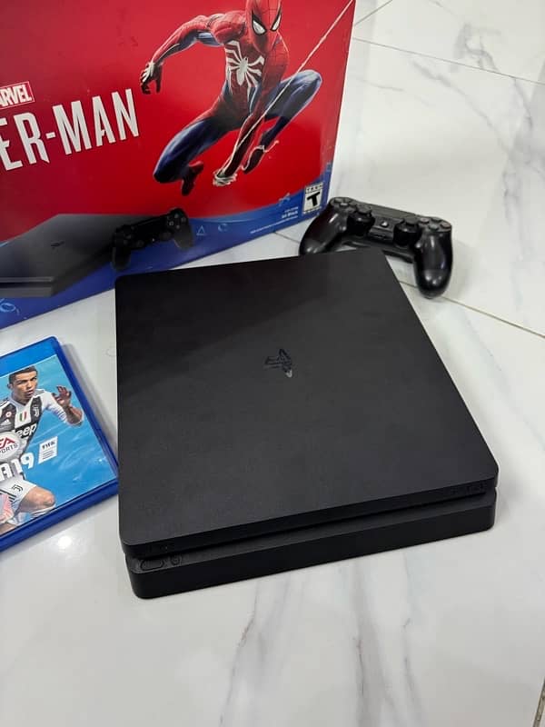 PS4 Slim 1TB 1