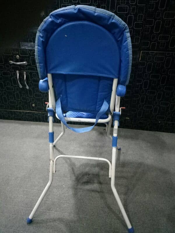 Baby high chair/ Feeding chair. 3