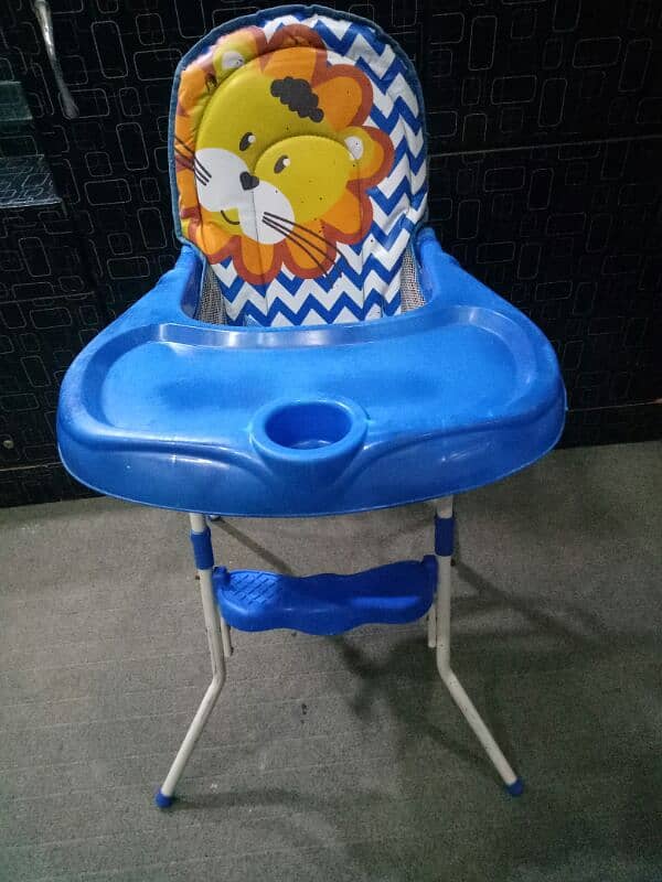 Baby high chair/ Feeding chair. 4