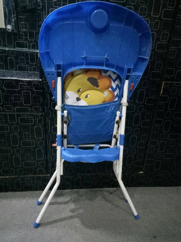 Baby high chair/ Feeding chair. 5