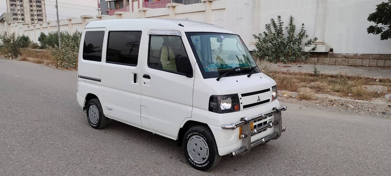 Mitsubishi Minicab Bravo Family Car 1