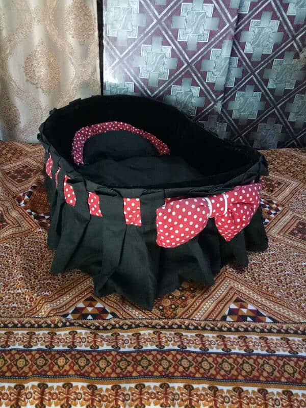 Minnie style baby cot 1