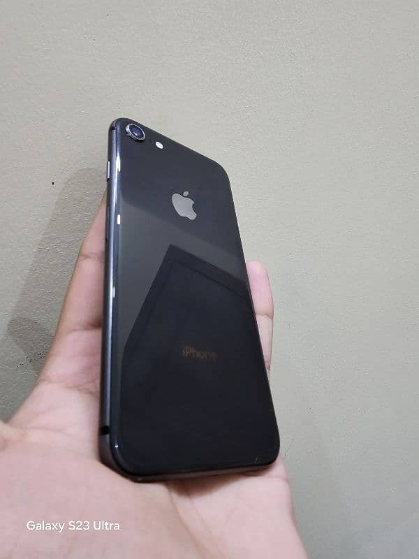 iPhone 8 64GB 0