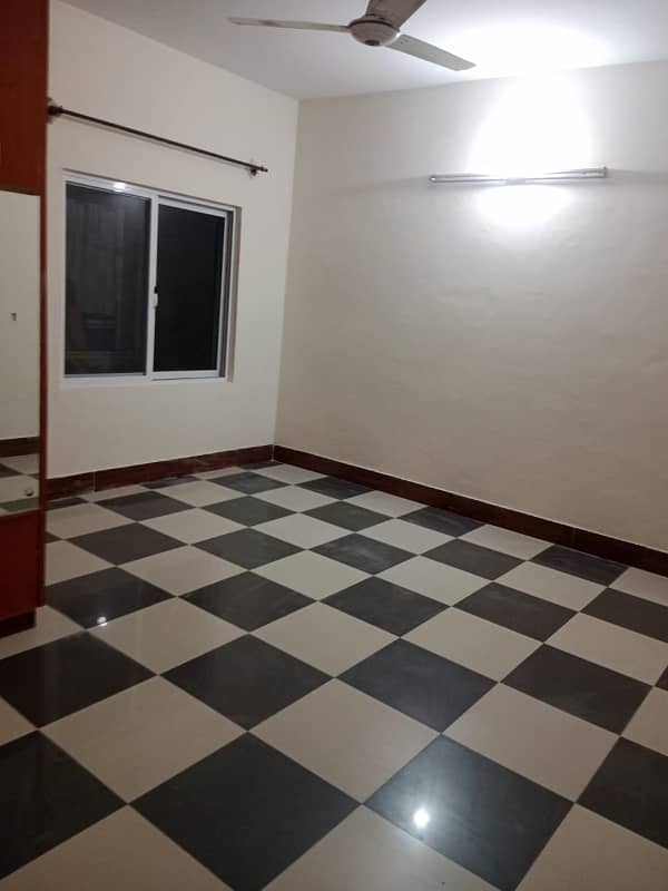 Ghouri town ph3 2bed Falat For Rent water electrity Gass Available 0